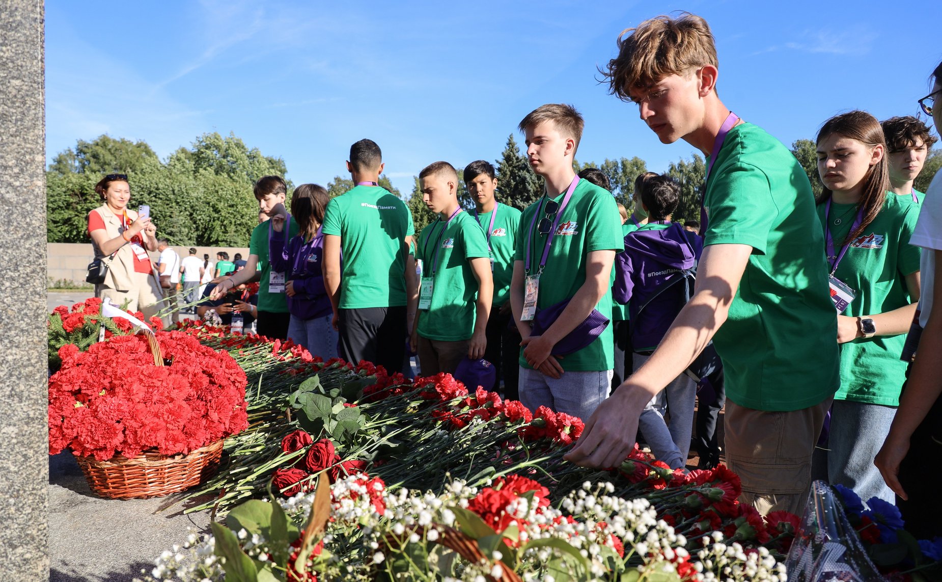 Участники культурно-образовательного проекта «Поезд Памяти» посещают город Санкт-Петербург