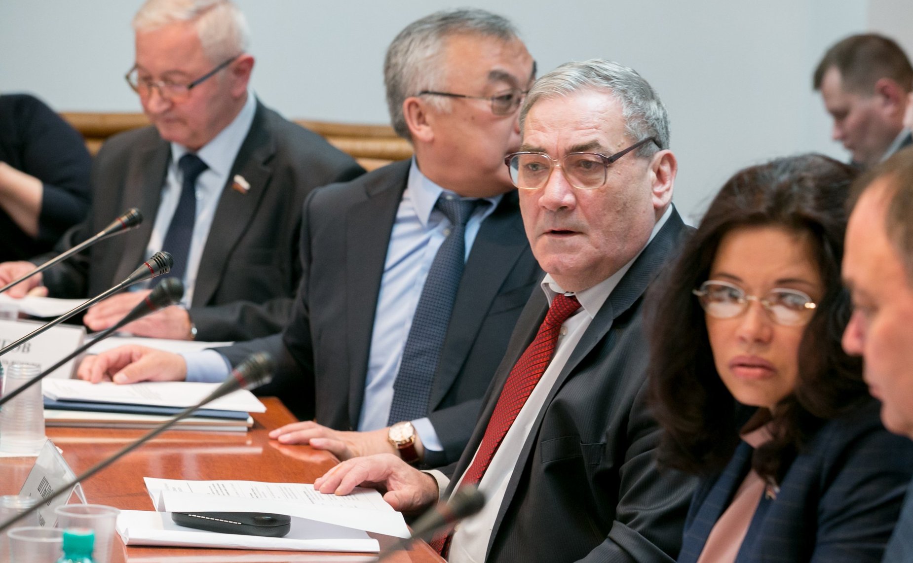 Членкы комитета на заседании «круглого стола», посвященное вопросам увековечивания памяти погибших при защите Отечества