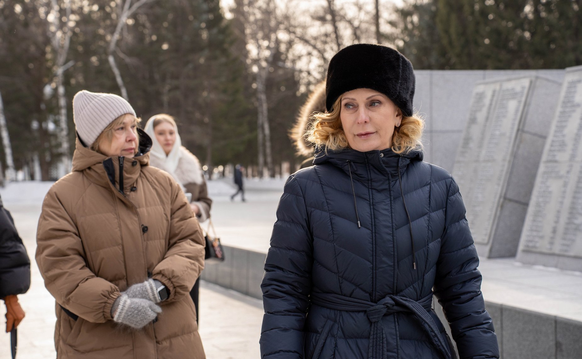 Сенаторы приняли участие в возложении цветов к мемориалу «Матерям победителям» в Сквере Победы