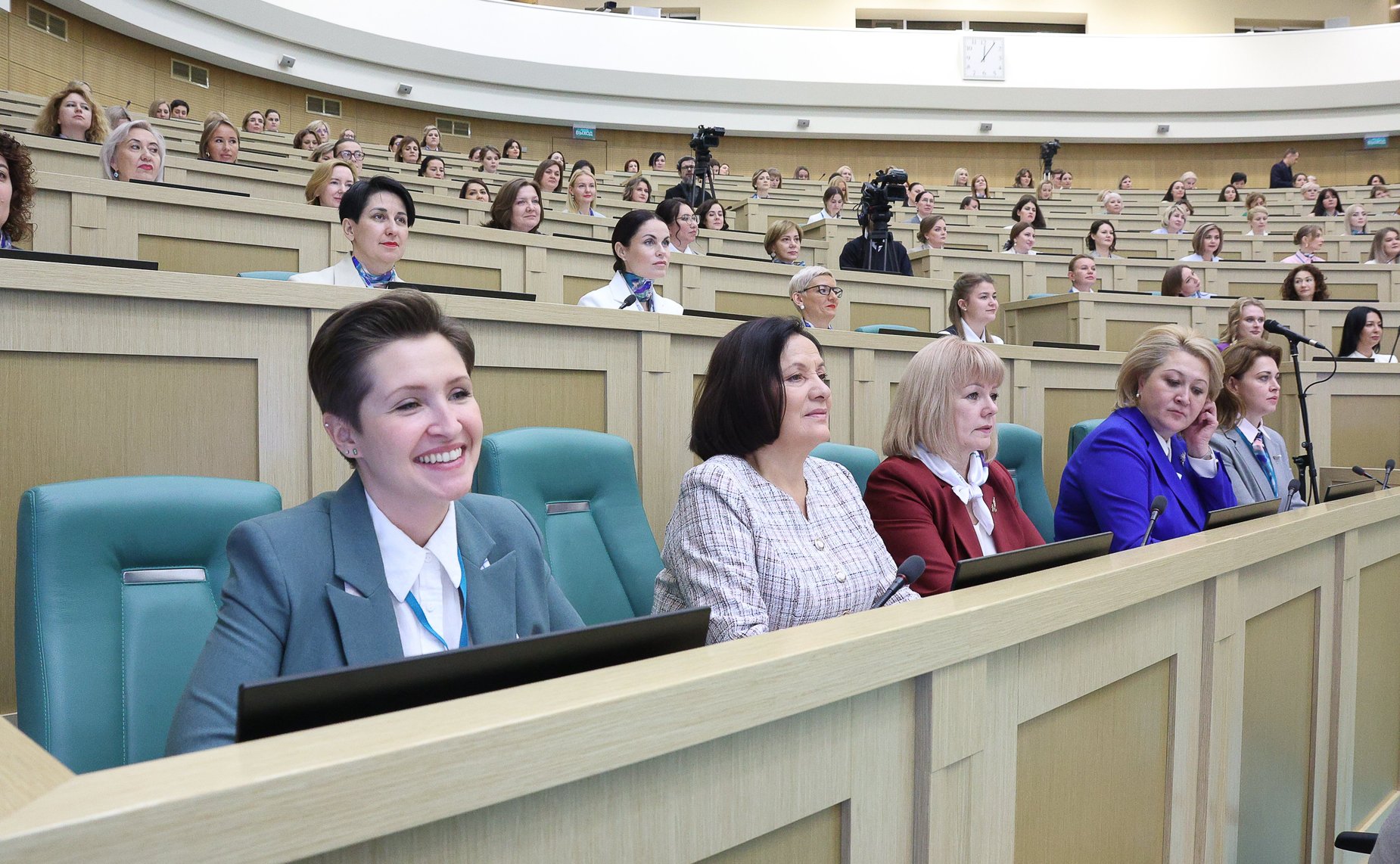 Торжественное мероприятие, посвященное подведению итогов второго международного потока образовательной программы «Женщина-лидер»