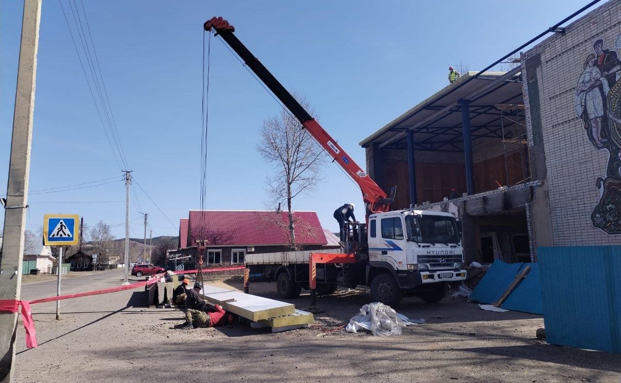 Сергей Михайлов в рамках рабочей поездки в регион осмотрел дом культуры и детскую школу искусств села Акша Акшинского района