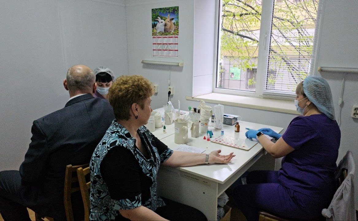 Ольга Бас приняла участие в акции, приуроченной к Национальному дню донора, в Луганской республиканской станции переливания крови