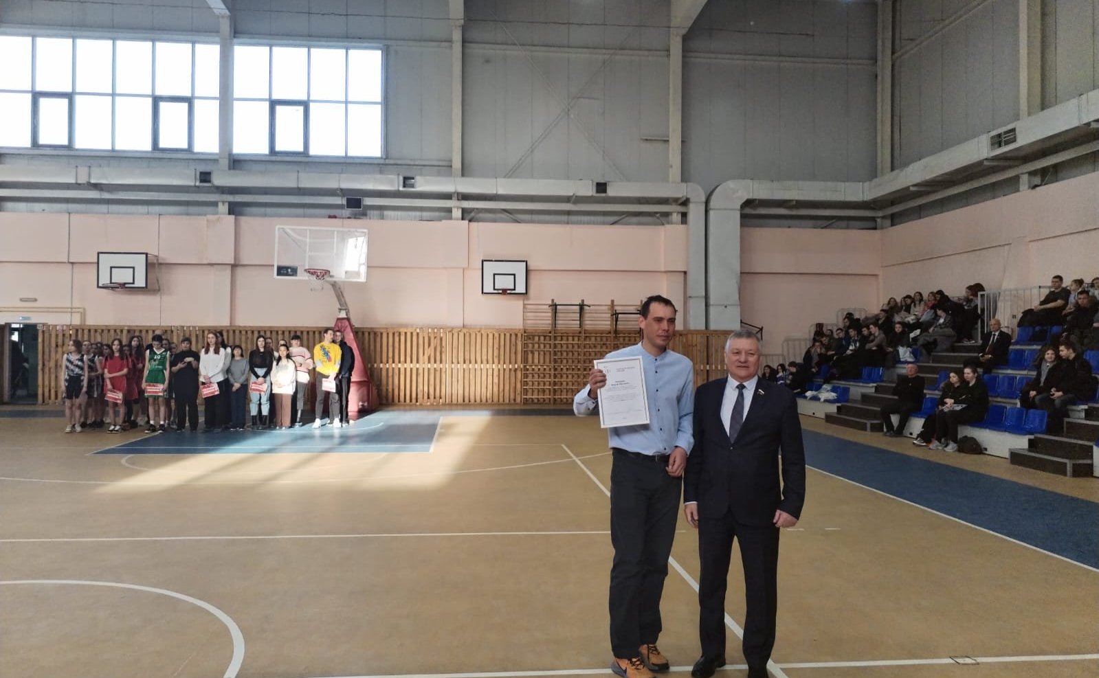 Сергей Михайлов посетил церемонию открытия финальных игр десятого юбилейного регионального этапа Чемпионата Школьной Баскетбольной Лиги «КЭС-БАСКЕТ»
