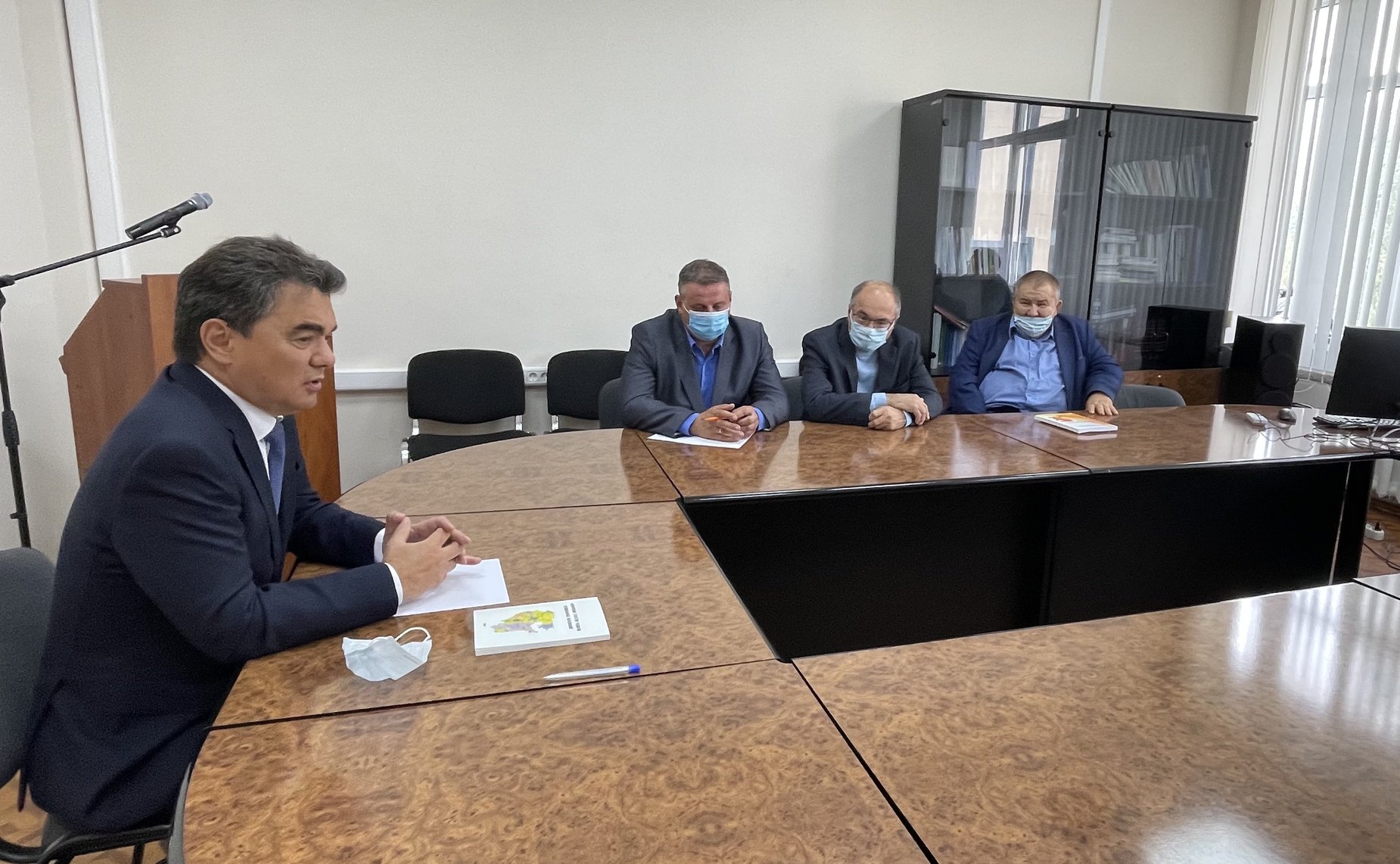 Ирек Ялалов встретился с руководителем и ведущими учеными Института социально-экономических исследований Уфимского федерального исследовательского центра Российской академии наук