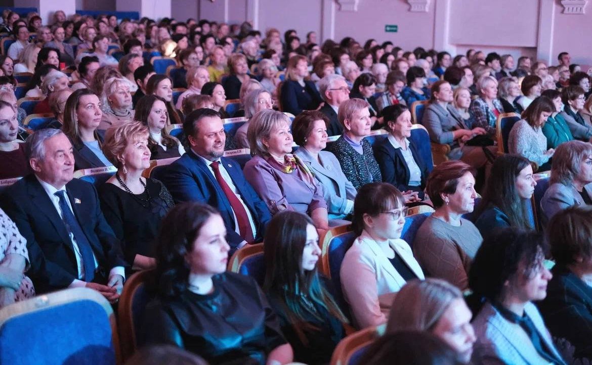 Елена Писарева провела V Областной женский форум в Великом Новгороде