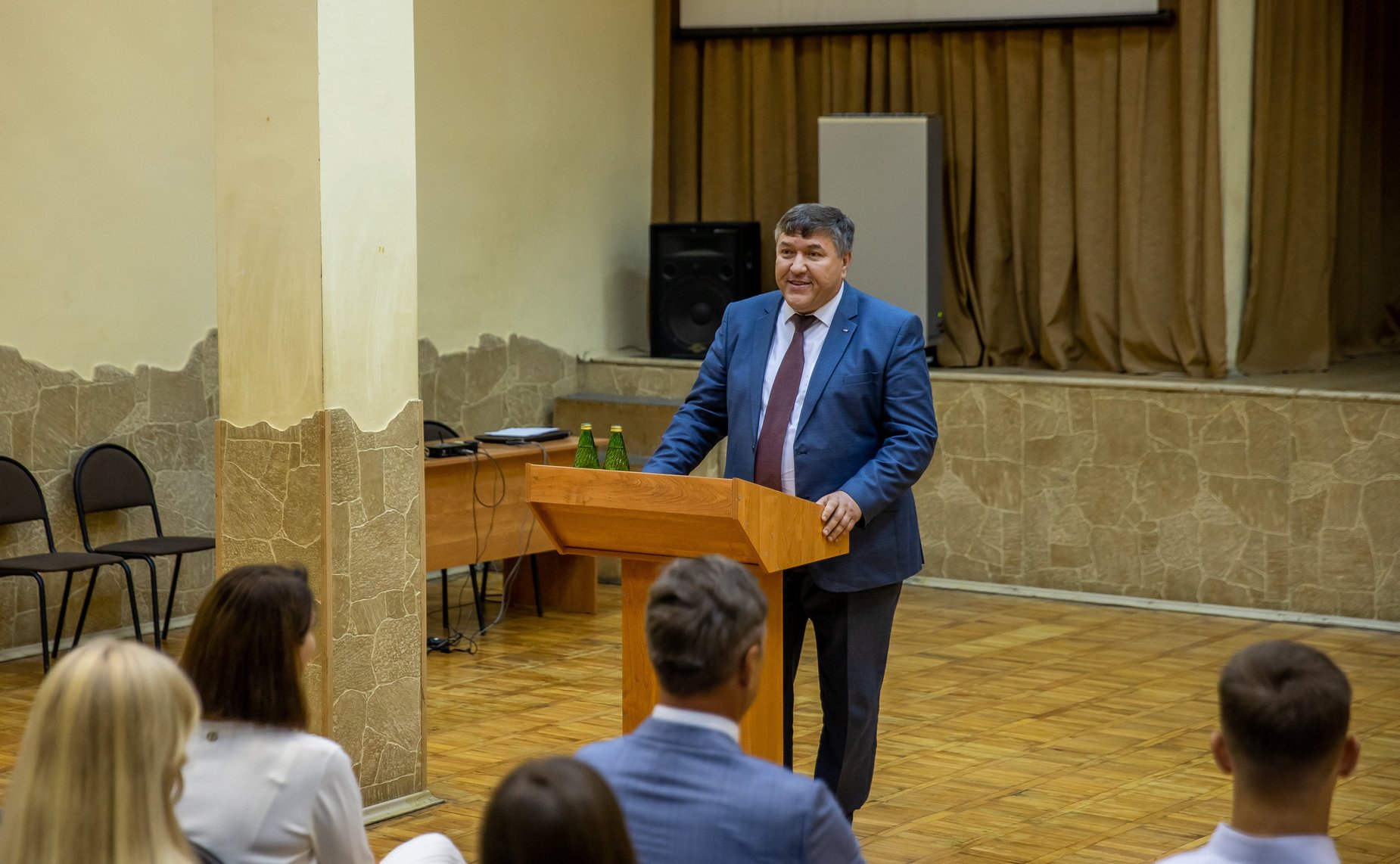 В средней общеобразовательной школе № 37