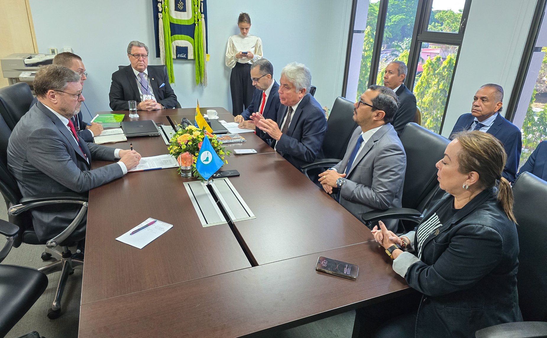 Заместитель Председателя СФ Константин Косачев и глава венесуэльской делегации, депутат Национальной Ассамблеи Боливарианской Республики Вильмар Кастро Сотельдо провели встречу «на полях» 39-й Ассамблеи ПАРЛАТИНО