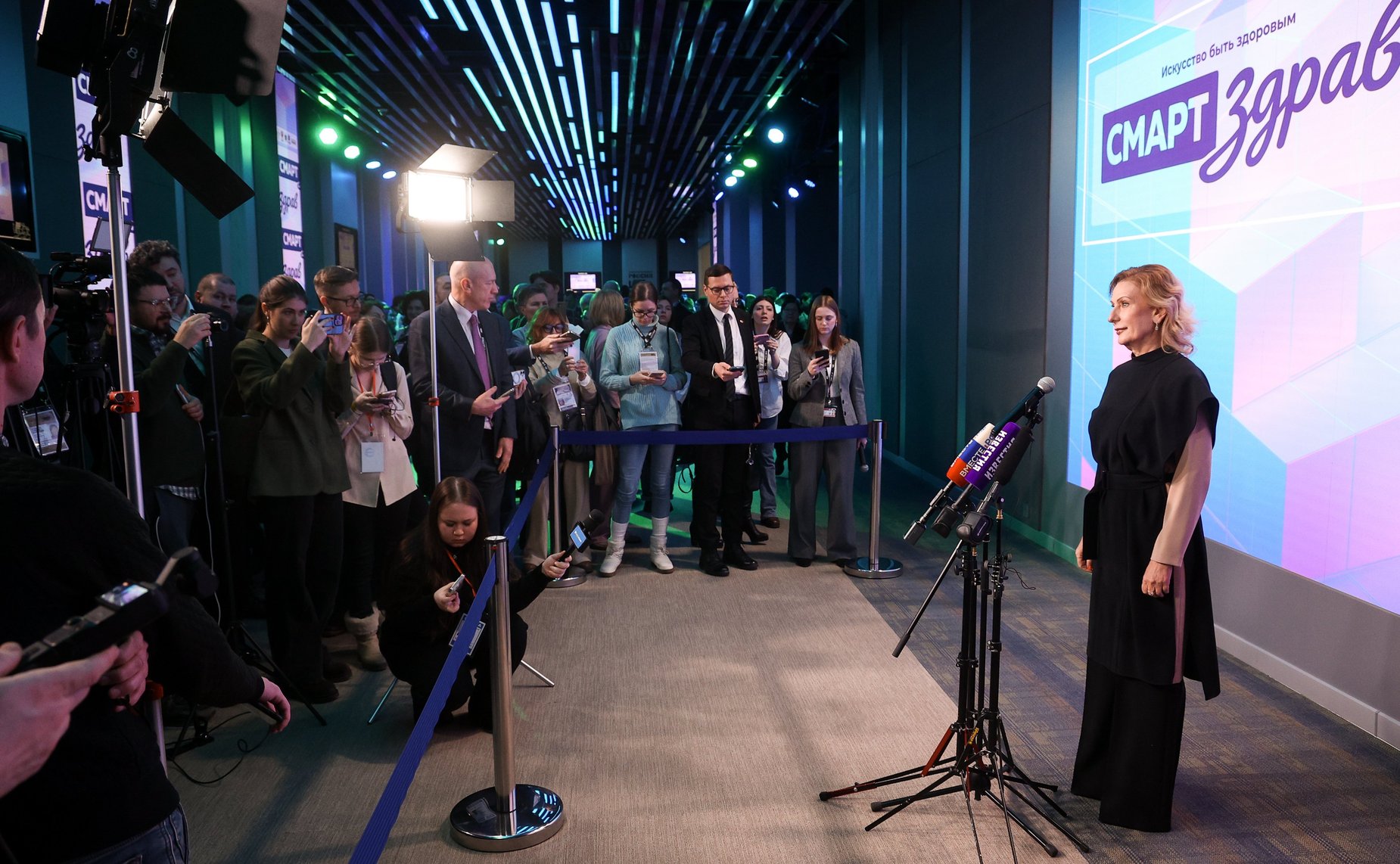 Пресс-подход заместителя Председателя Совета Федерации Инны Святенко по итогам пленарной сессии «Искусство быть здоровым» Конгресса «СМАРТздрав»
