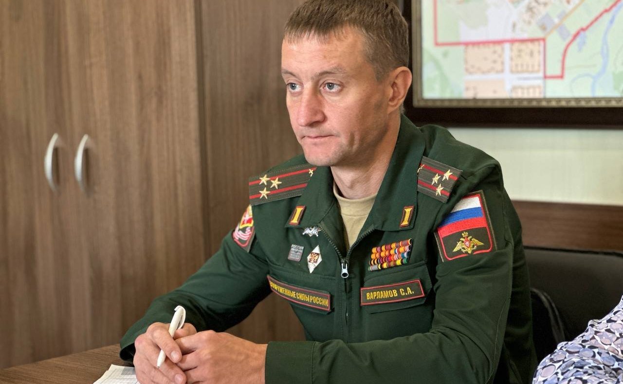 Маргарита Павлова в ходе работы в регионе обсудила вопросы материально-технического и кадрового обеспечения работы военных комиссариатов с военкомом Курчатовского и Калининского районов Челябинска Сергеем Катошиным