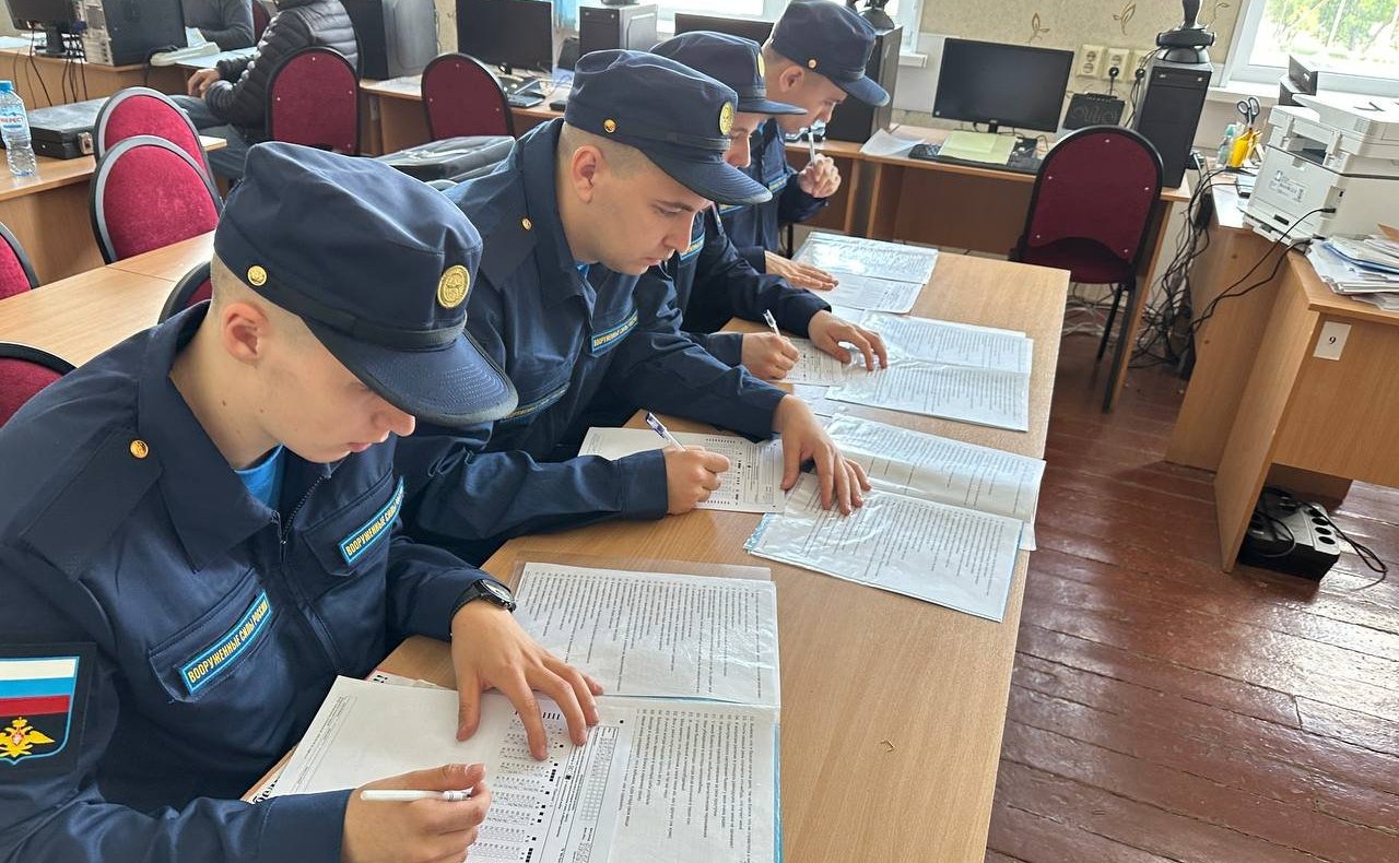 Маргарита Павлова посетила региональный призывной пункт и встретилась с призывниками Челябинской области