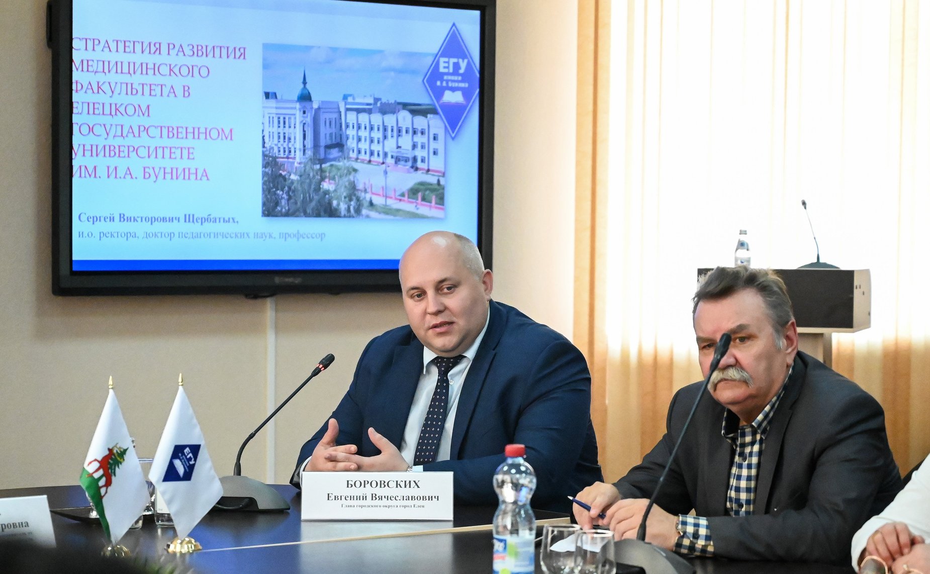 Оксана Хлякина посетила город Елец Липецкой области и вместе с главой города провели осмотр школ, медицинского колледжа и других социально значимых учреждений