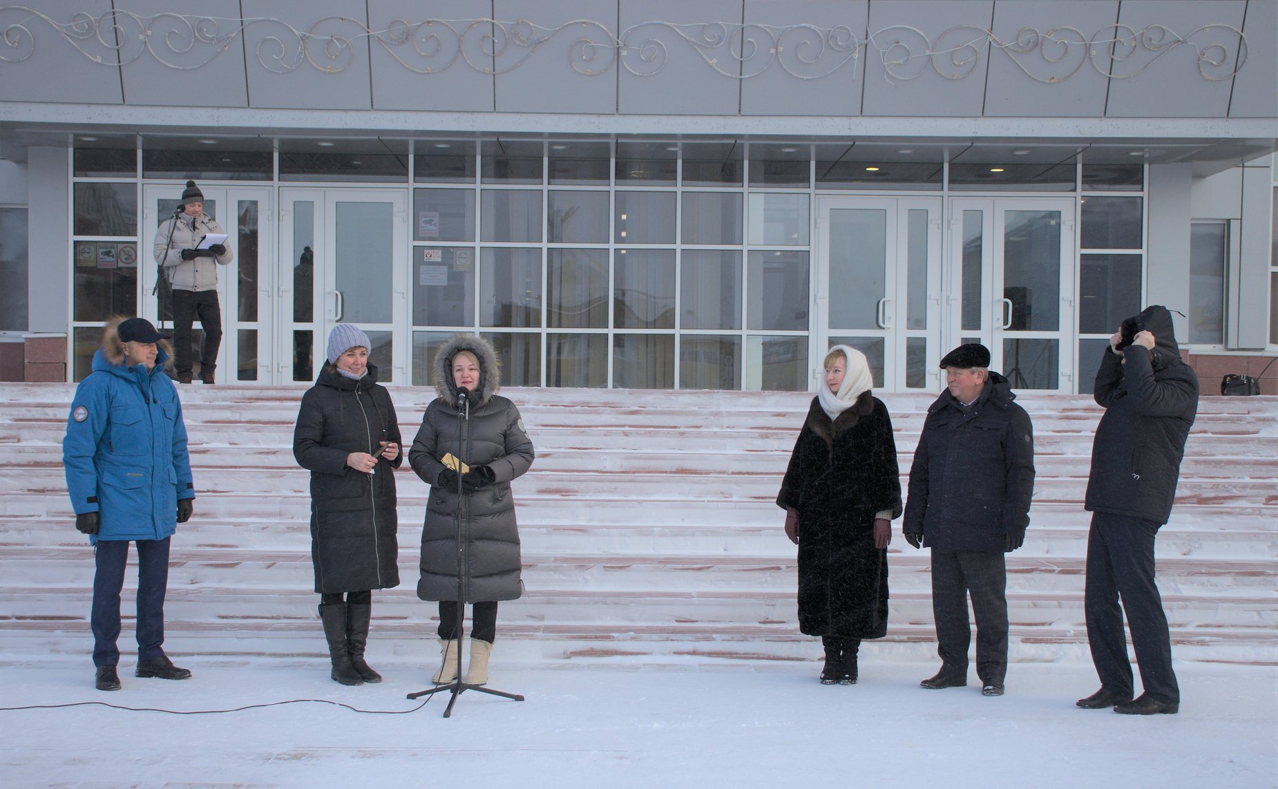 Римма Галушина приняла участие в передаче нового автотранспорта образовательным и медицинским организациям Ненецкого автономного округа