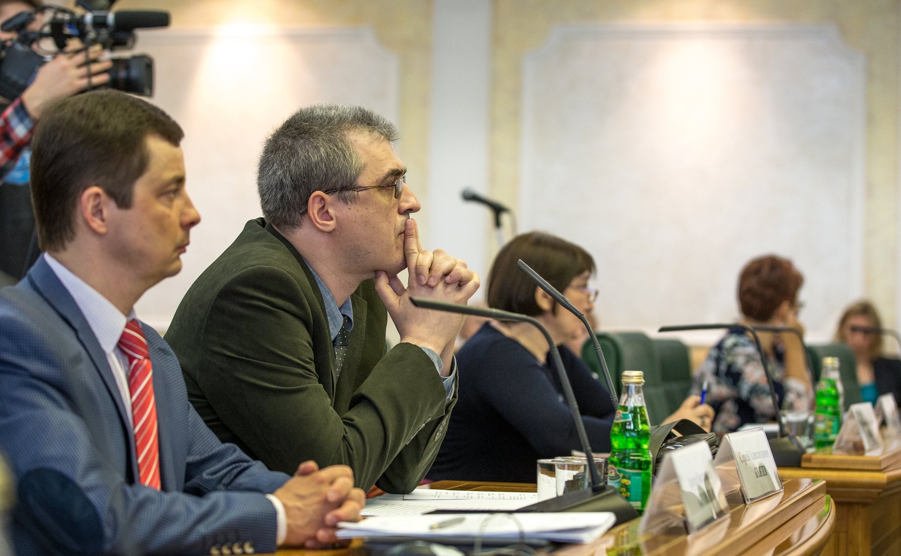 Публичное обсуждение проекта федерального закона, касающегося придания государственного статуса программе по установкам беби-боксов