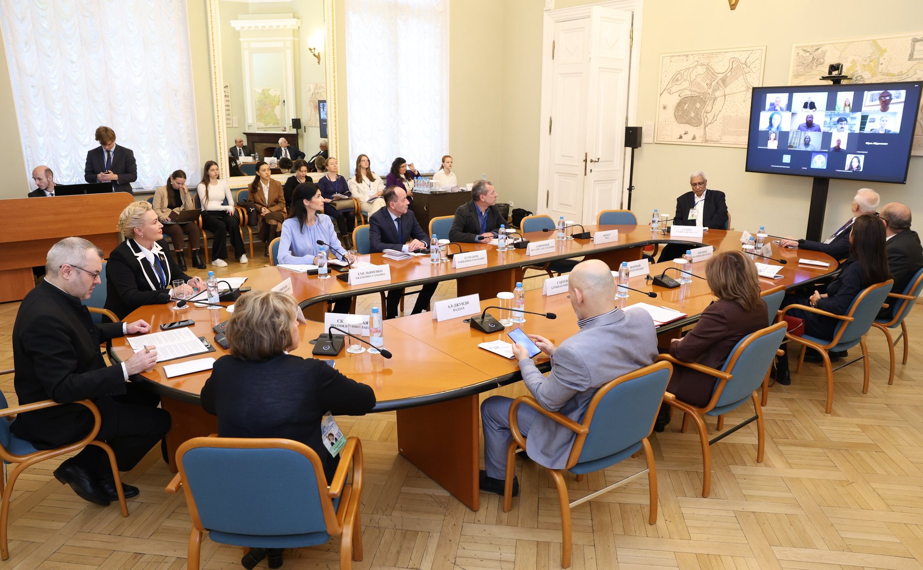 Сенаторы приняли участие в круглом столе на тему «Образовательные мосты: университеты и языковые центры как важный фактор продвижения русского языка за рубежом»