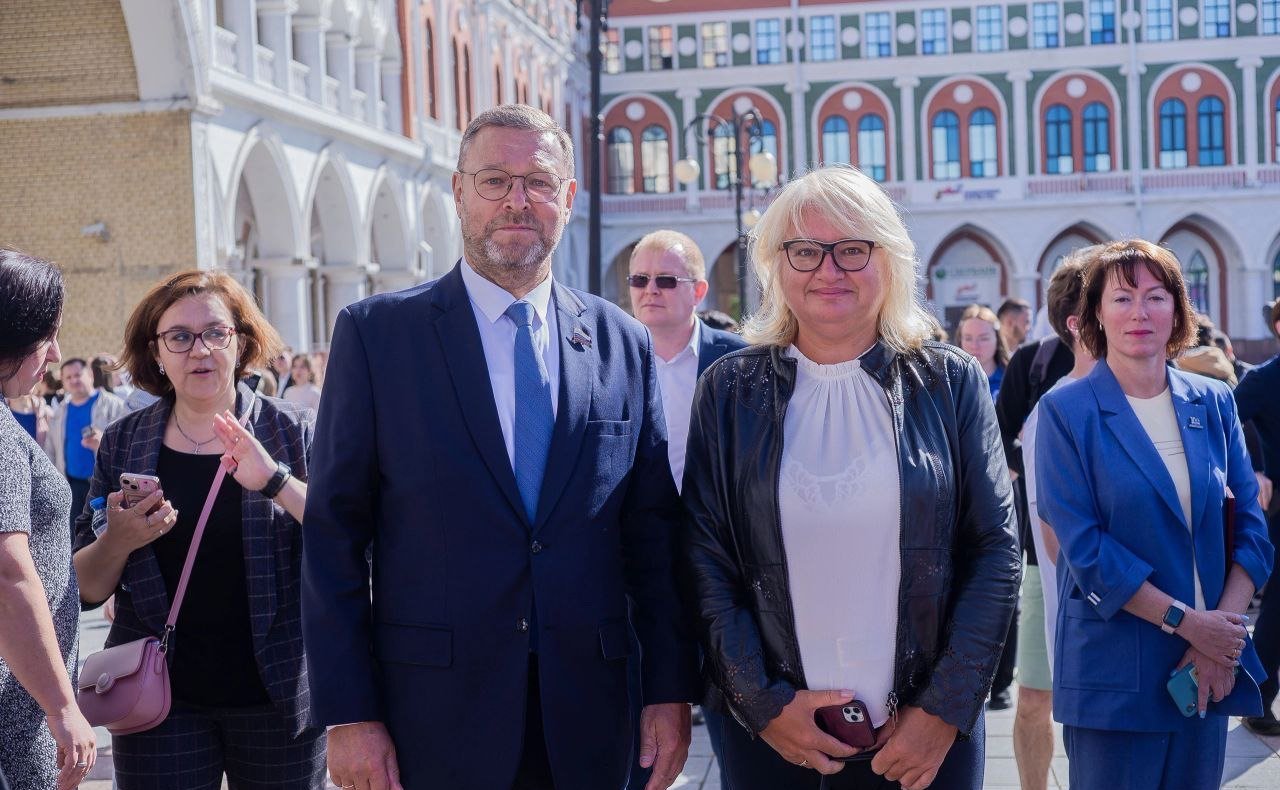 Заместитель Председателя Совета Федерации Константин Косачев в День знаний принял участие в ряде мероприятий