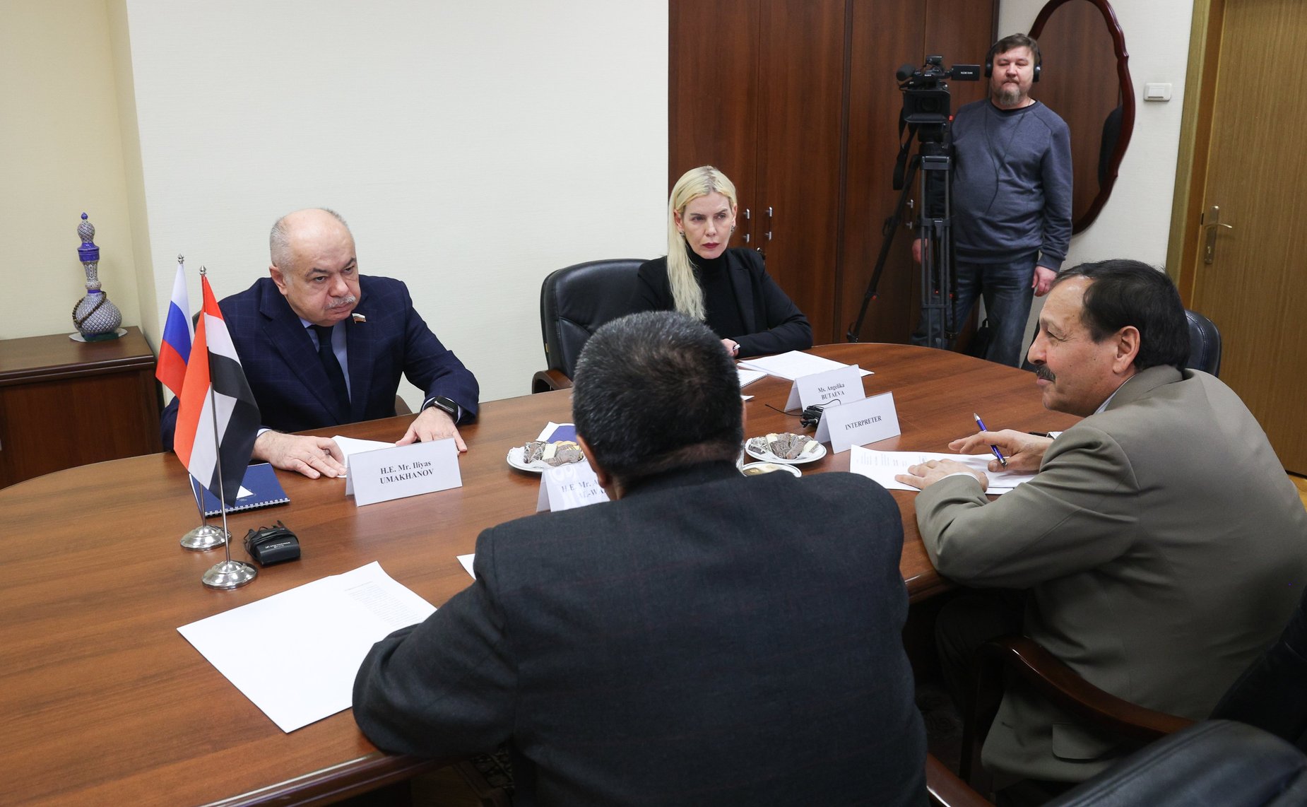 Ильяс Умаханов провел встречу с Чрезвычайным и Полномочным Послом Йеменской Республики в Российской Федерации