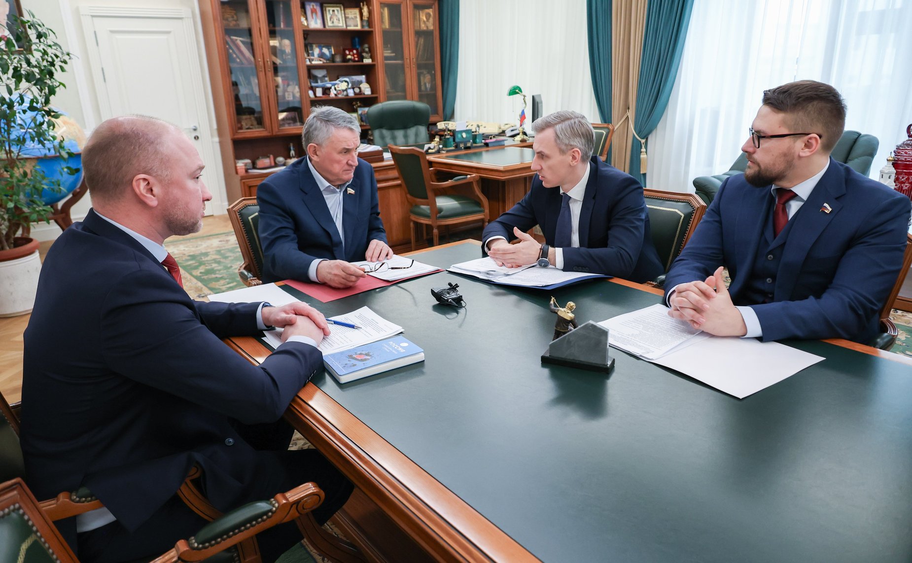 Встреча заместителя Председателя Совета Федерации Юрия Воробьева с руководством Смоленской области