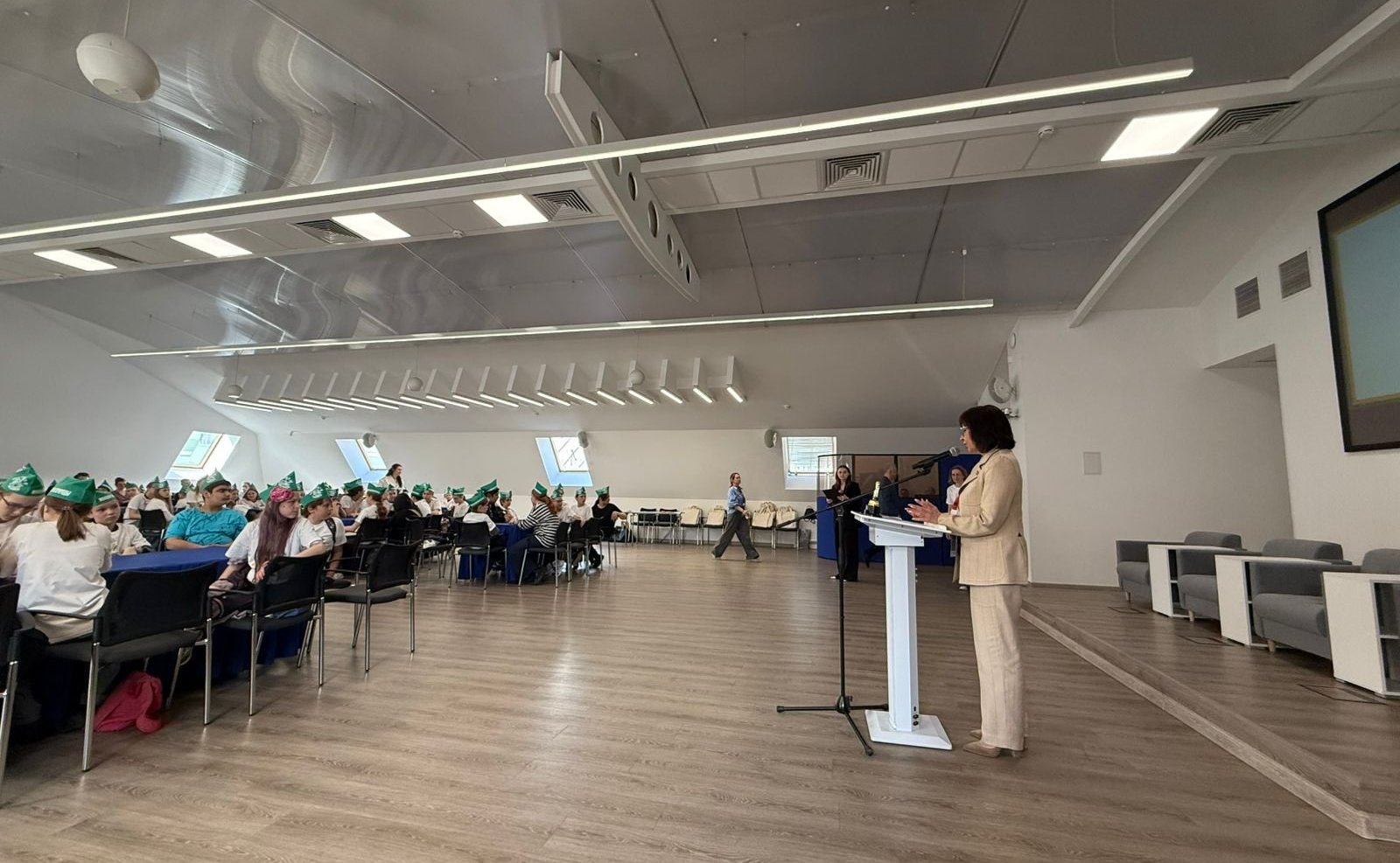 Наталья Котова приняла участие в проведении Экологического турнира Эколят «Удивительное рядом», впервые состоявшегося на ХI Невском международном экологическом конгрессе