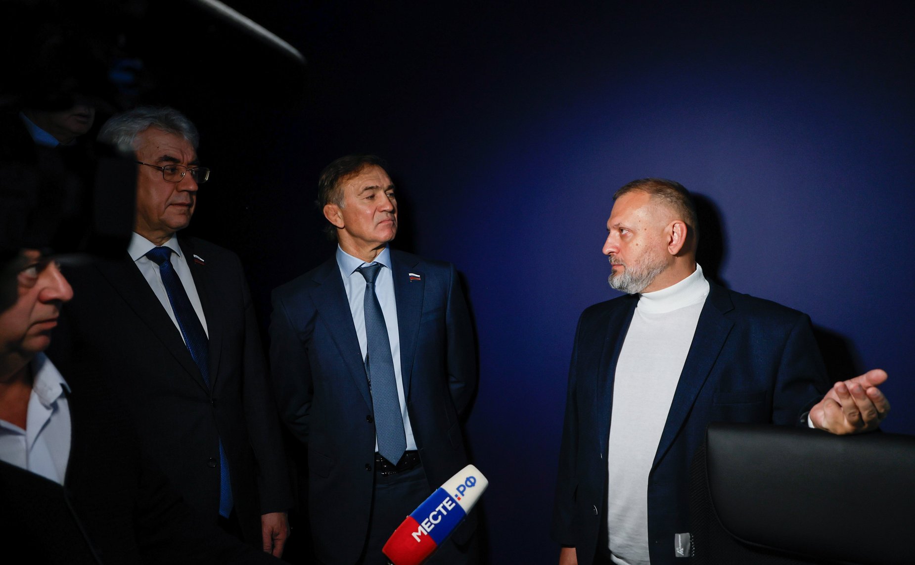 Сенаторы посетили Аналитический центр при Правительстве РФ