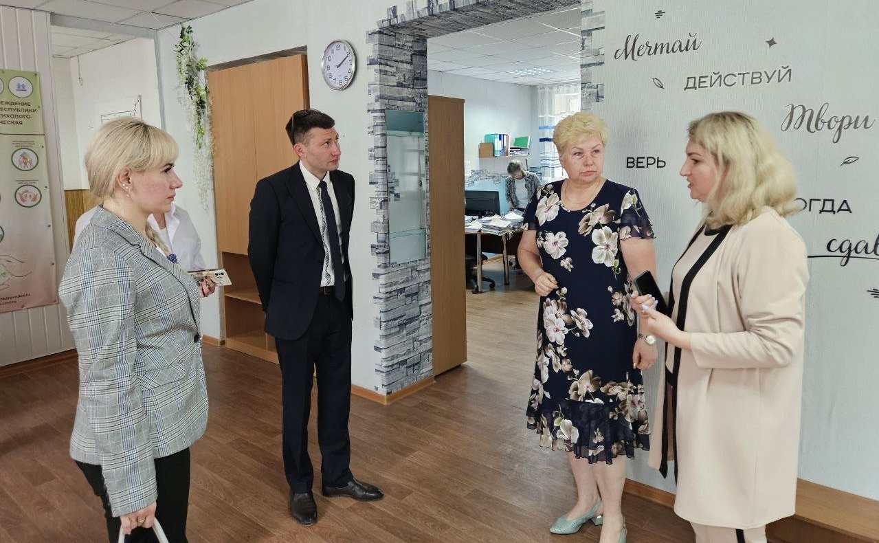 Ольга Бас посетила Центр психолого-педагогической и медико-социальной помощи «Развитие» в ЛНР