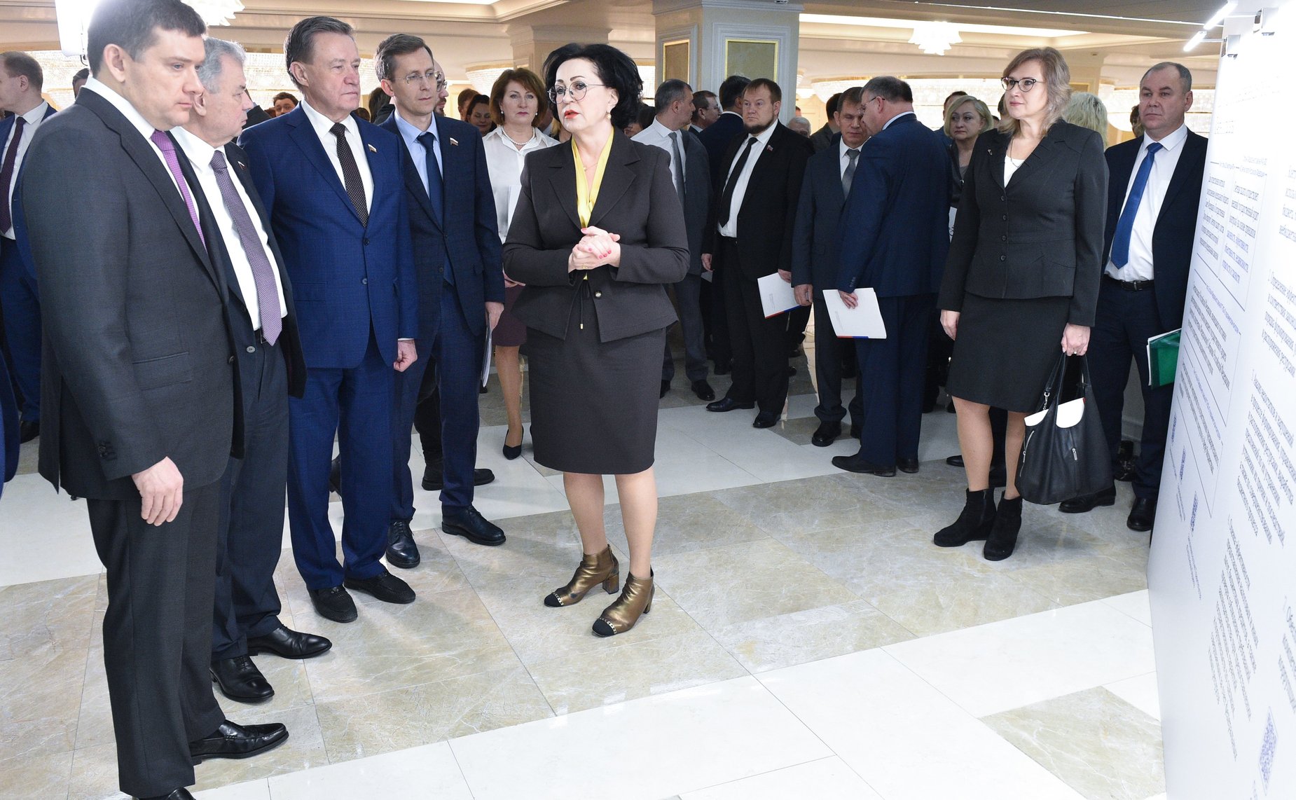 Открытие в Совете Федерации выставки, организованной Счетной палатой РФ, посвященной 30-летию российского парламентаризма и развитию парламентского контроля