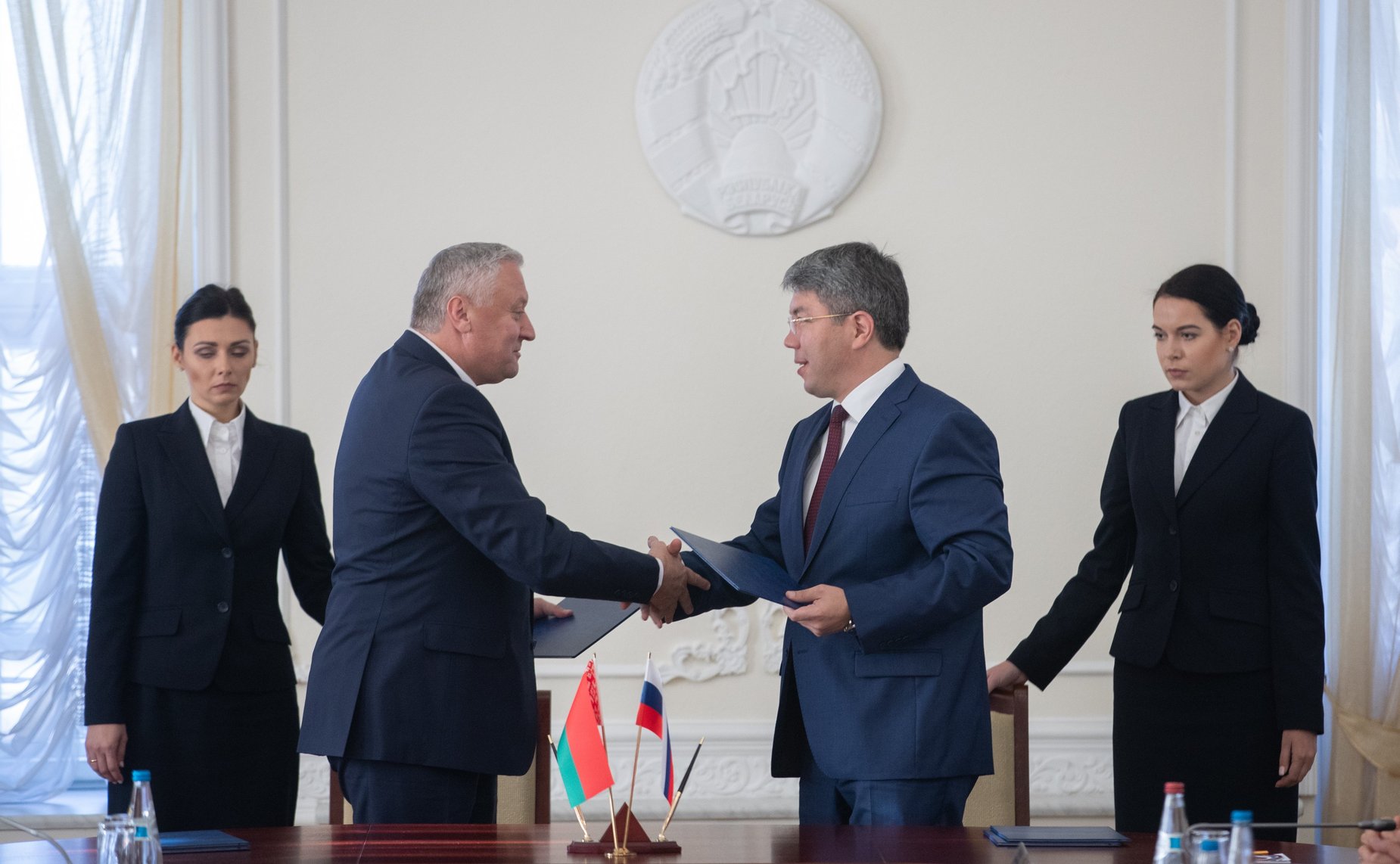 В. Матвиенко и М. Мясникович провели совместную встречу с руководителями субъектов России и Беларуси