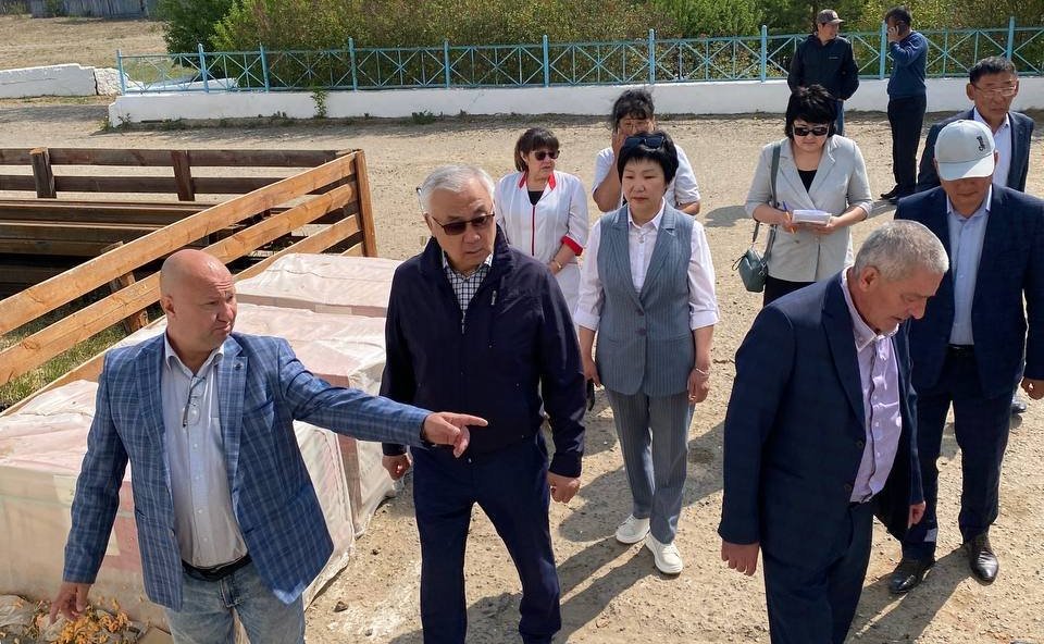 Баир Жамсуев посетил социальные объекты в Забайкалье