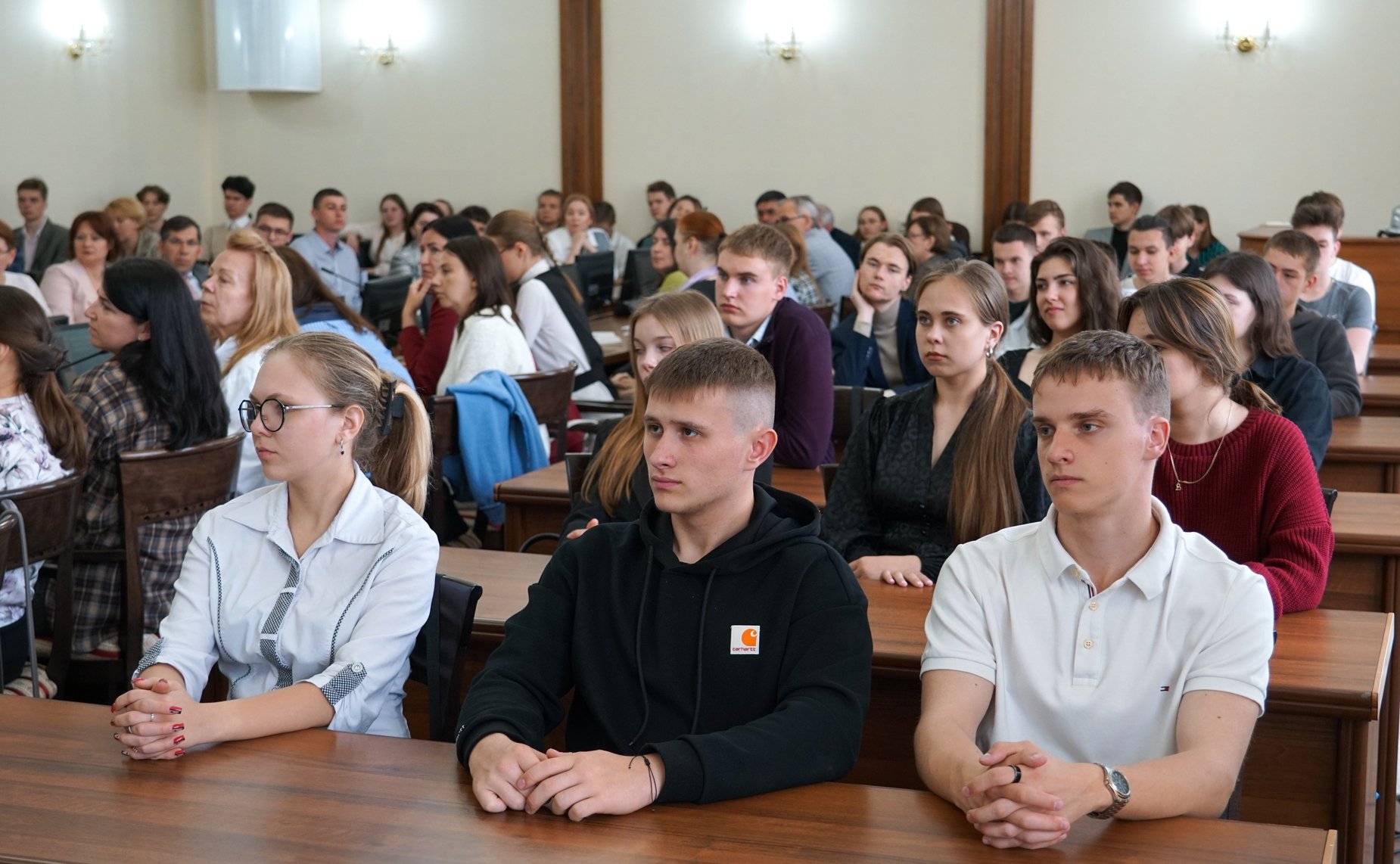 Парламентарии встретились с молодыми юристами – студентами Юридического института Алтайского государственного Университета, с которыми провели открытый диалог