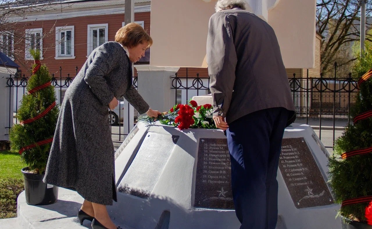 Людмила Скаковская и врио ректора Тверского государственного университета Сергей Смирнов приняли участие в торжественном мероприятии ко Дню Победы