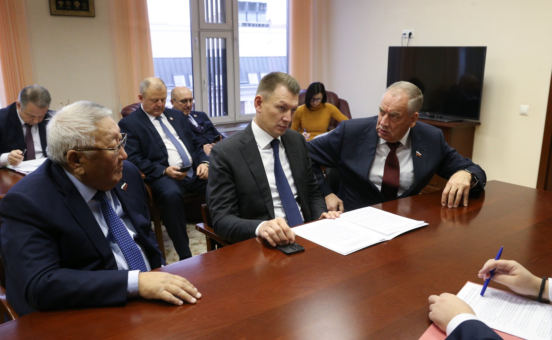 Рабочая встреча председателя Комитета СФ по аграрно-продовольственной политике и природопользованию Александра Двойных с представителями делегации Новгородской области