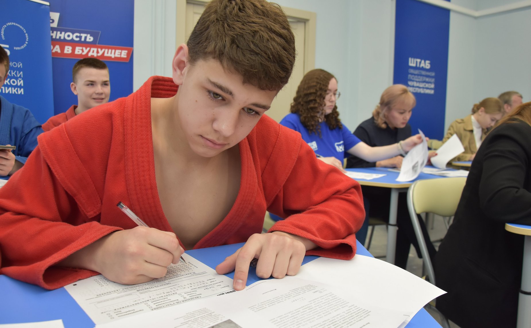 Николай Владимиров в Чебоксарах принял участие в Международной исторической акции «Диктант Победы» вместе с юными самбистами