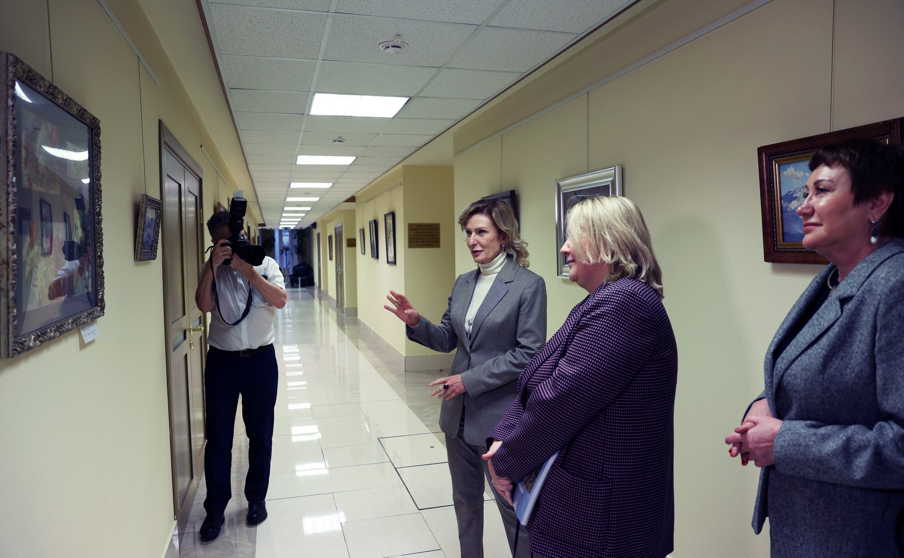 в Совете Федерации открылась выставка картин «Живопись и профессия»