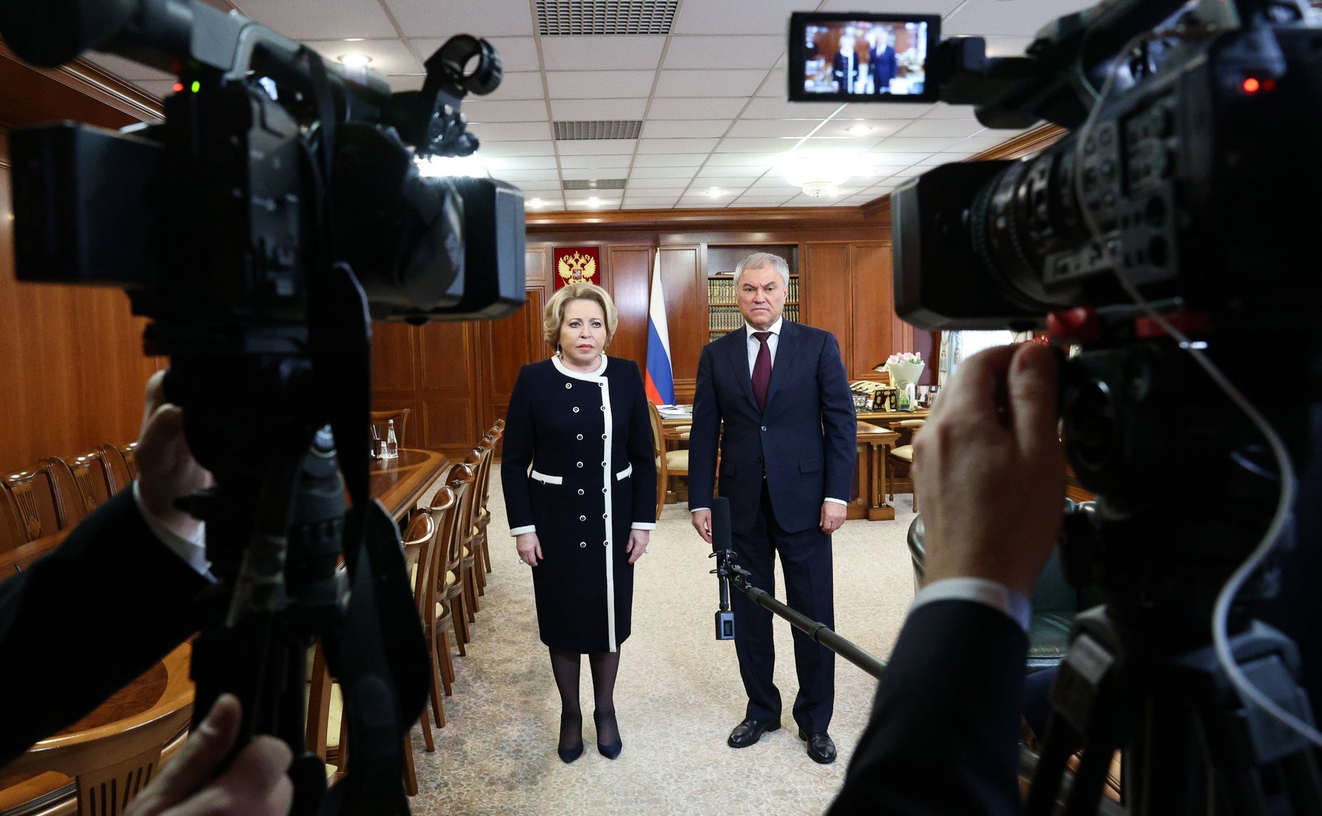 Пресс-подход Председателя Совета Федерации Валентины Матвиенко и Председателя Государственной Думы Вячеслава Володина
