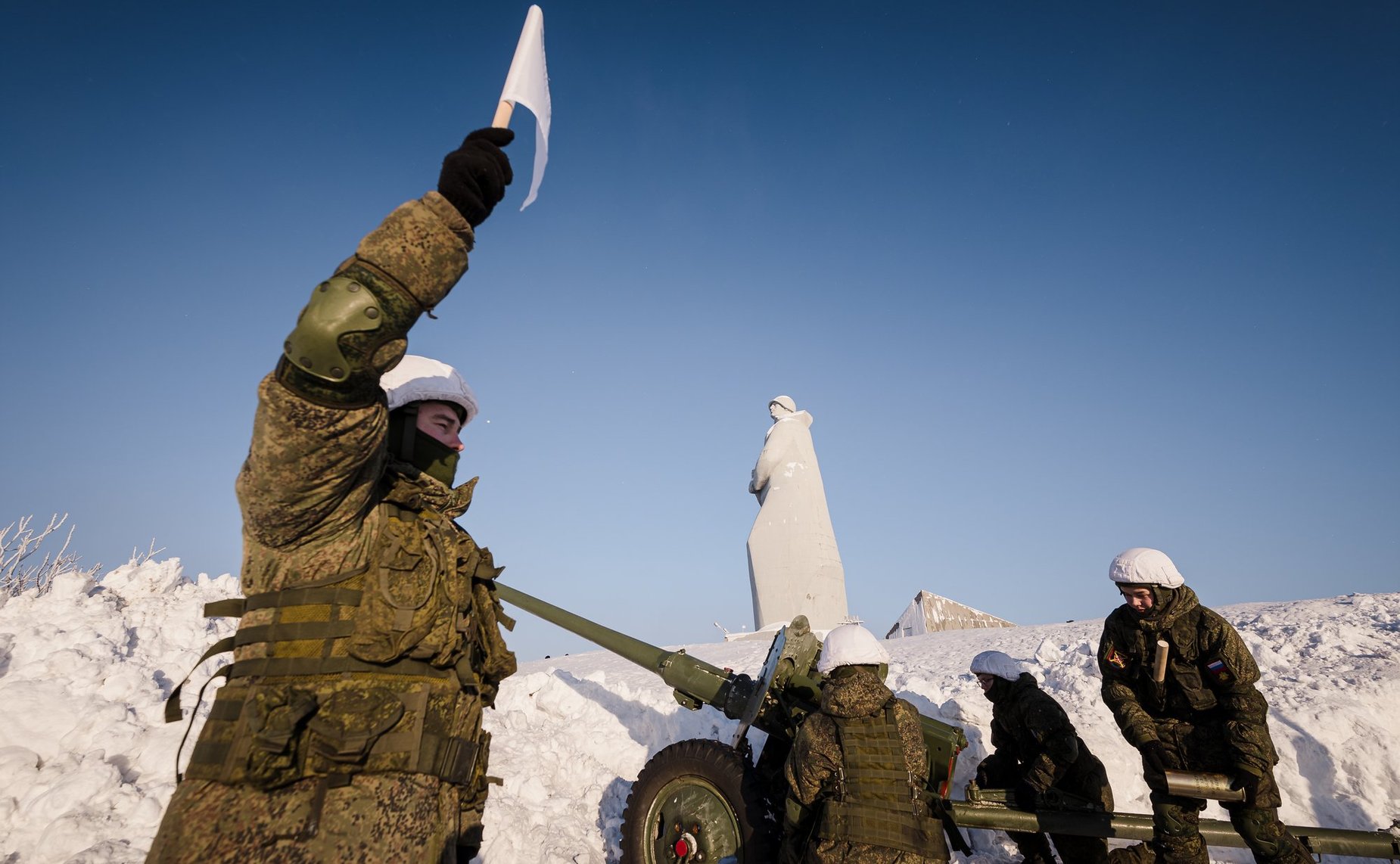 Татьяна Сахарова в День защитника Отечества приняла участие в акции «Выстрел Памяти», которая прошла в Мурманске