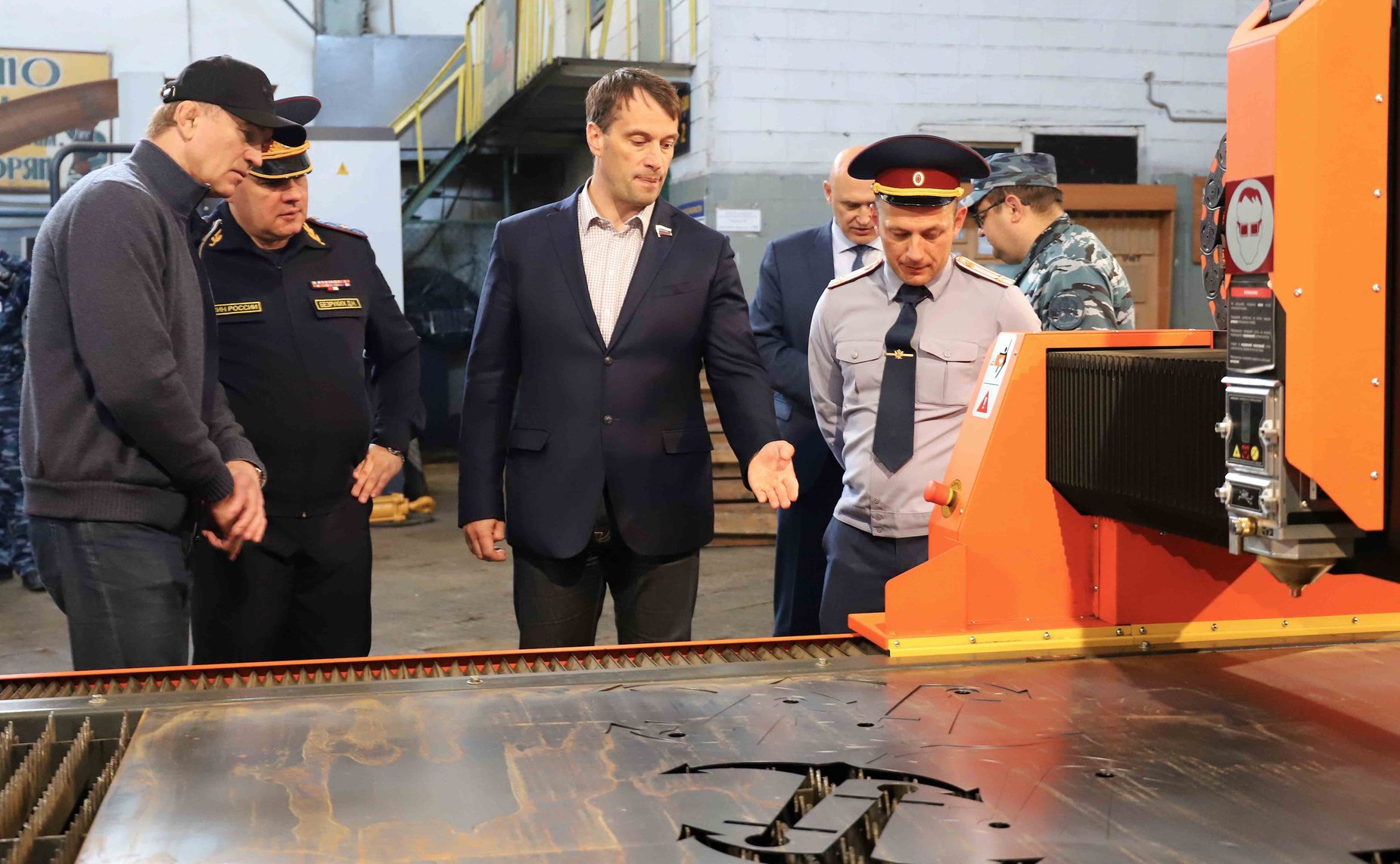 Эдуард Исаков осмотрел производственные и жилые помещения исправительной колонии строгого режима №15 в городе Батайске