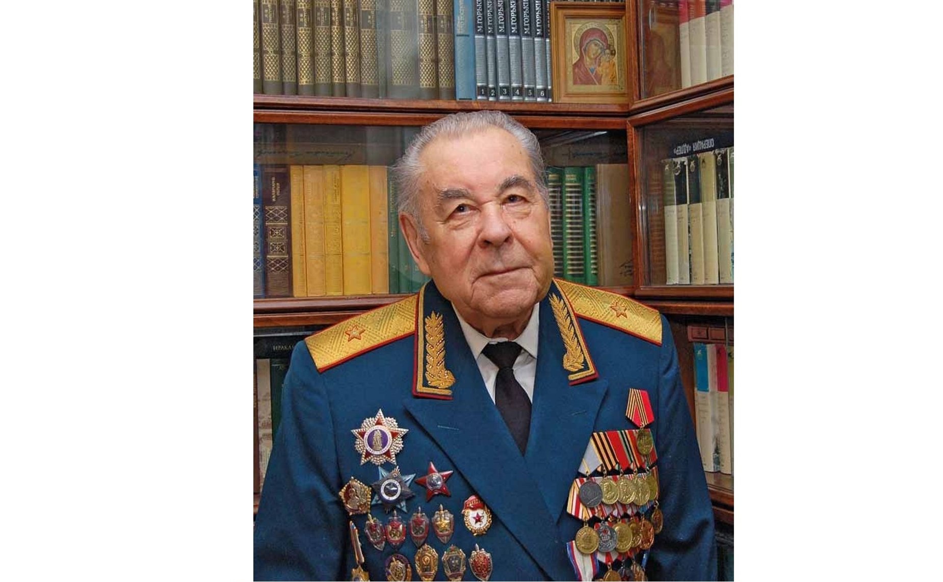 Михаил Сергеевич Шейкин. Родился 13 октября 1922 г. Генерал-майор. Участник войны с Японией. Награжден орденом Красной звезды, др. орденами и медалями. Дед сотрудницы Аппарата СФ М.О. Кузьменко