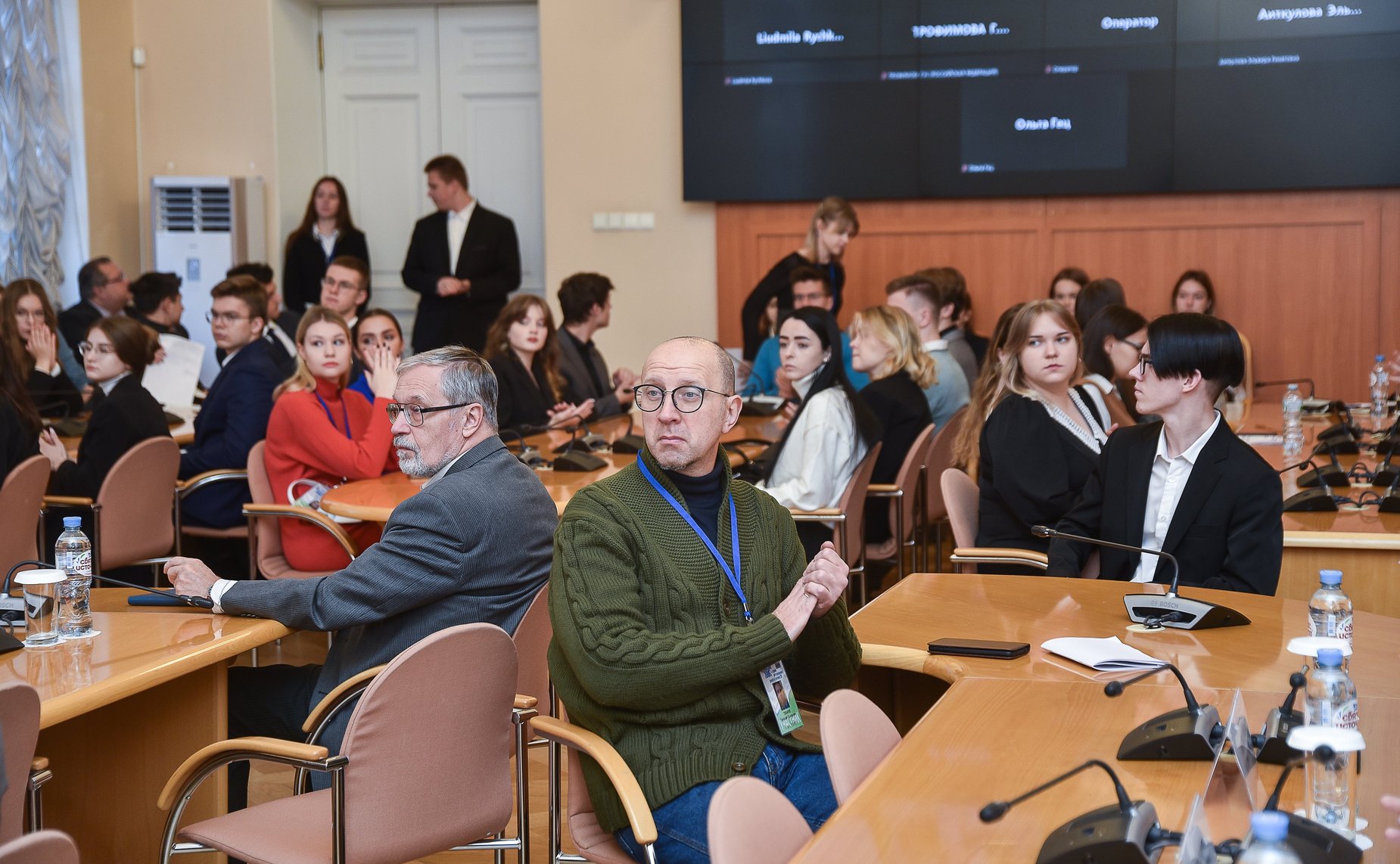 Круглый стол на тему «Русский язык – язык правотворчества в СНГ»