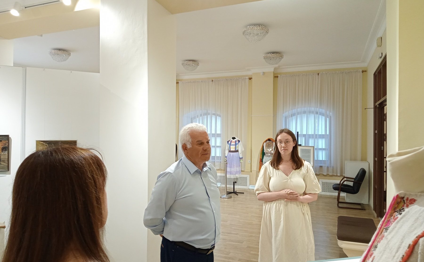 Сергей Мартынов посетил в Национальном музее Марий Эл уникальную выставку картин для незрячих