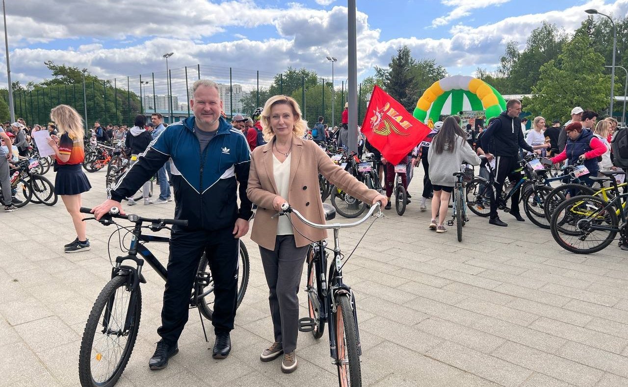 Инна Святенко приняла участие в юбилейном 10-м велопараде, посвященном Дню Победы