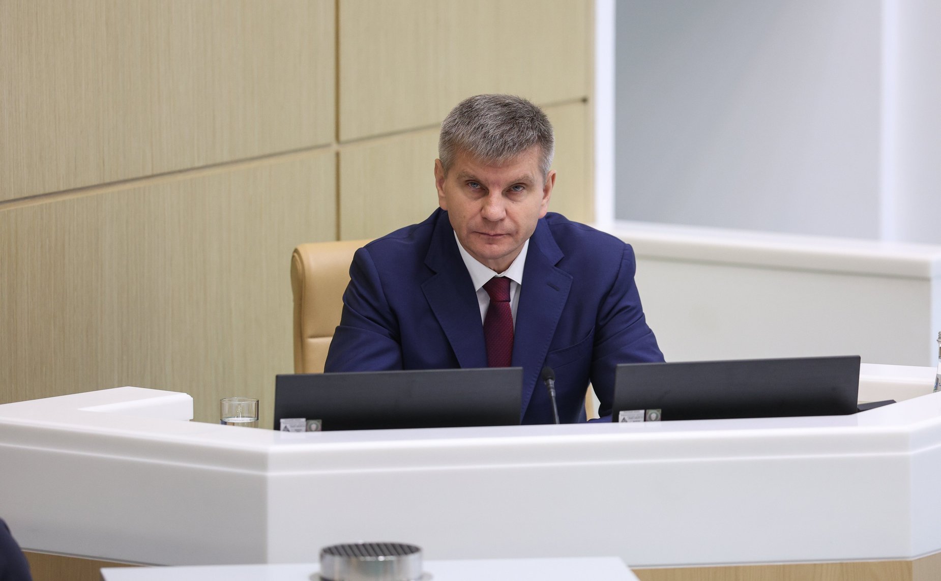 Геннадий Голов