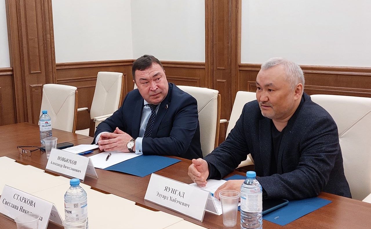 Александр Новьюхов провел в Совете Федерации рабочую встречу с представителями Молодежного парламента при региональной Думе