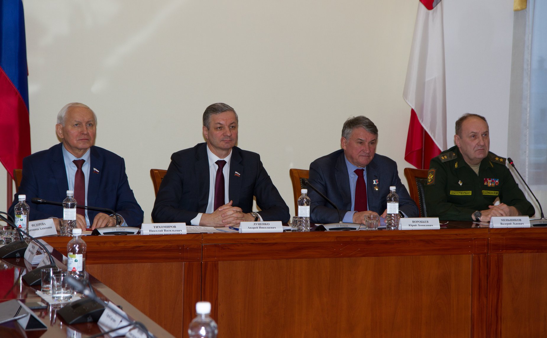 Ю. Воробьев и Н. Тихомиров обсудили с представителями молодежи Вологодской области вопросы патриотического воспитания