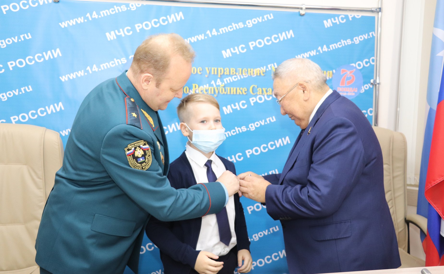 Егор Борисов вручили детям-героям памятные медали Совета Федерации «За проявленное мужество»