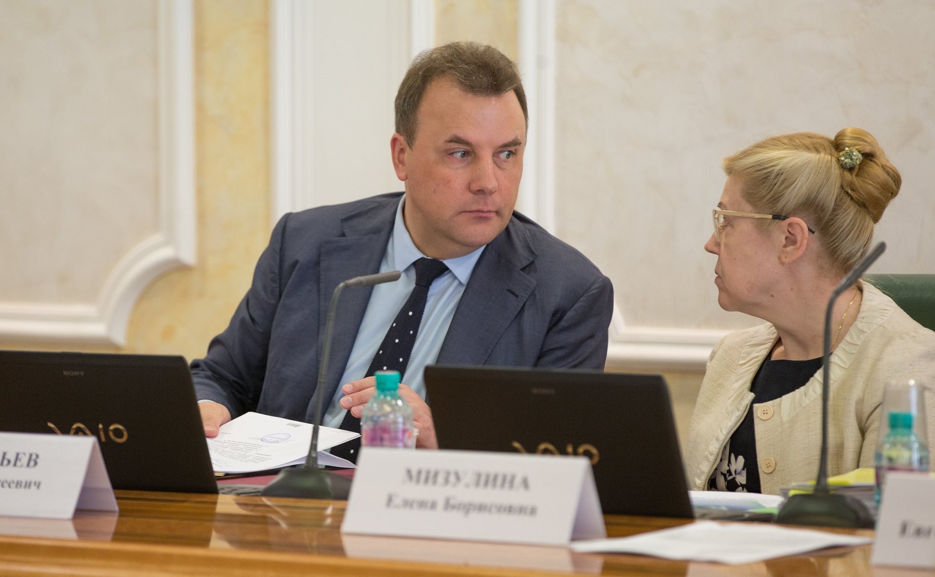 А. Муравьев и Е. Мизулина