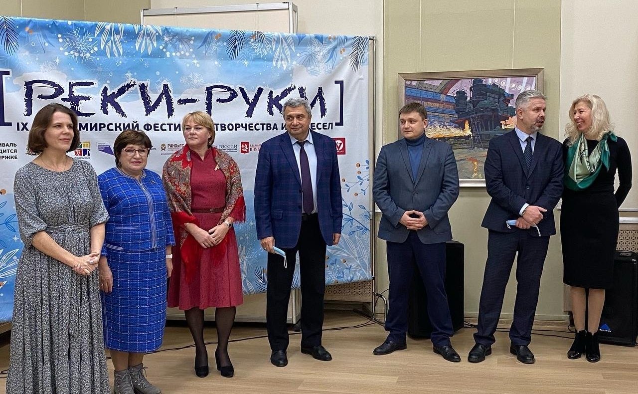 Ольга Хохлова в ходе поездки в регион приняла участие в открытии традиционного фестиваля творчества и ремёсел «Реки-Руки». Мероприятие проходит под слоганом «В ожидании праздника»