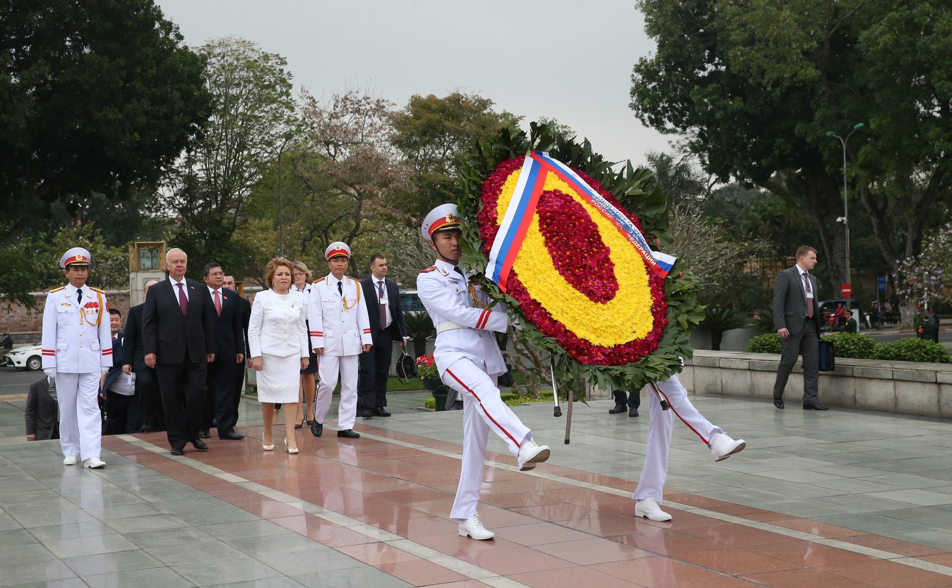 Делегация СФ на возложении венка к мавзолею Хо Ши Мина