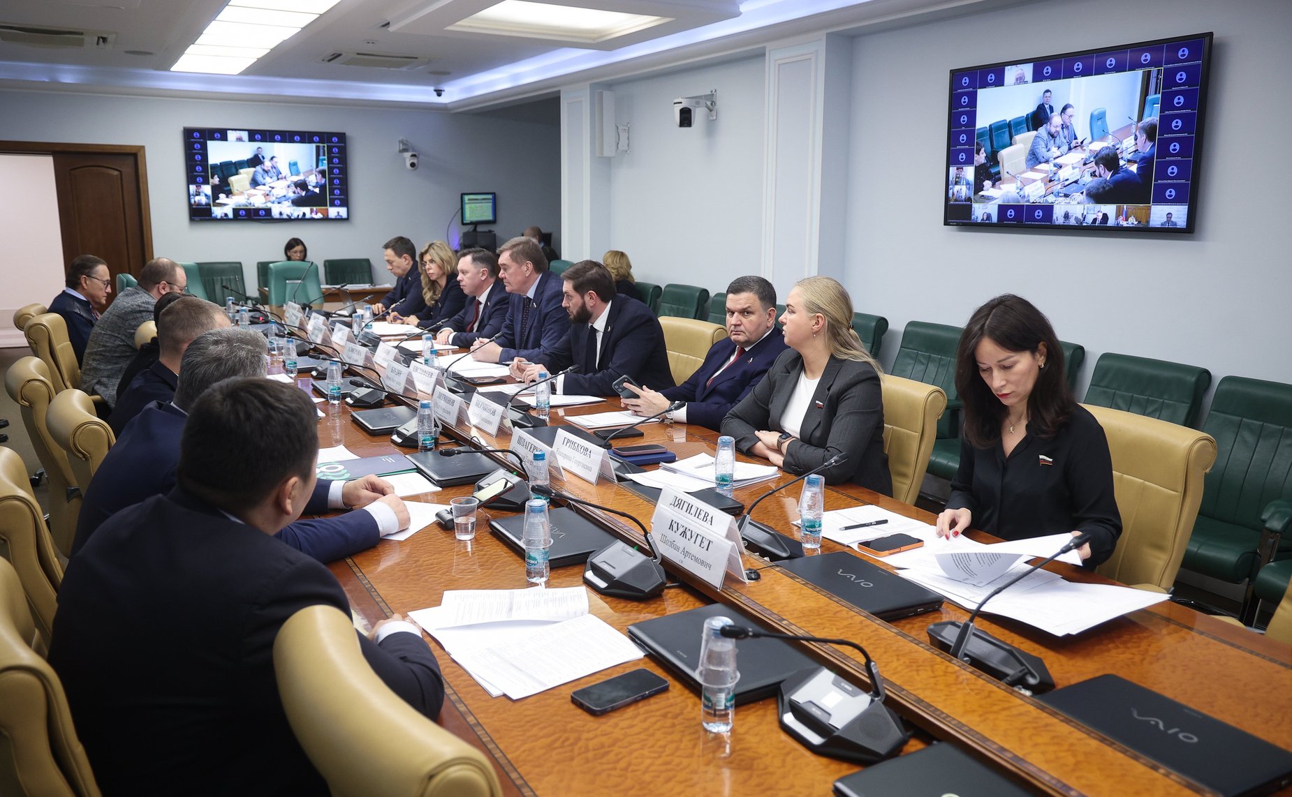 Круглый стол Комитета Совета Федерации по экономической политике совместно с Комитетом Совета Федерации по социальной политике «О совершенствовании условий ведения предпринимательской деятельности в Российской Федерации»