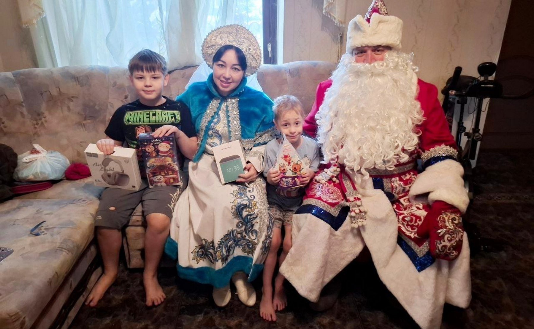 Сергей Мартынов побывал в Нартасской школе-интернате с подарками, устроив детям яркий праздник, а также исполняет желания ребятишек в рамках благотворительной акции «Елка желаний»