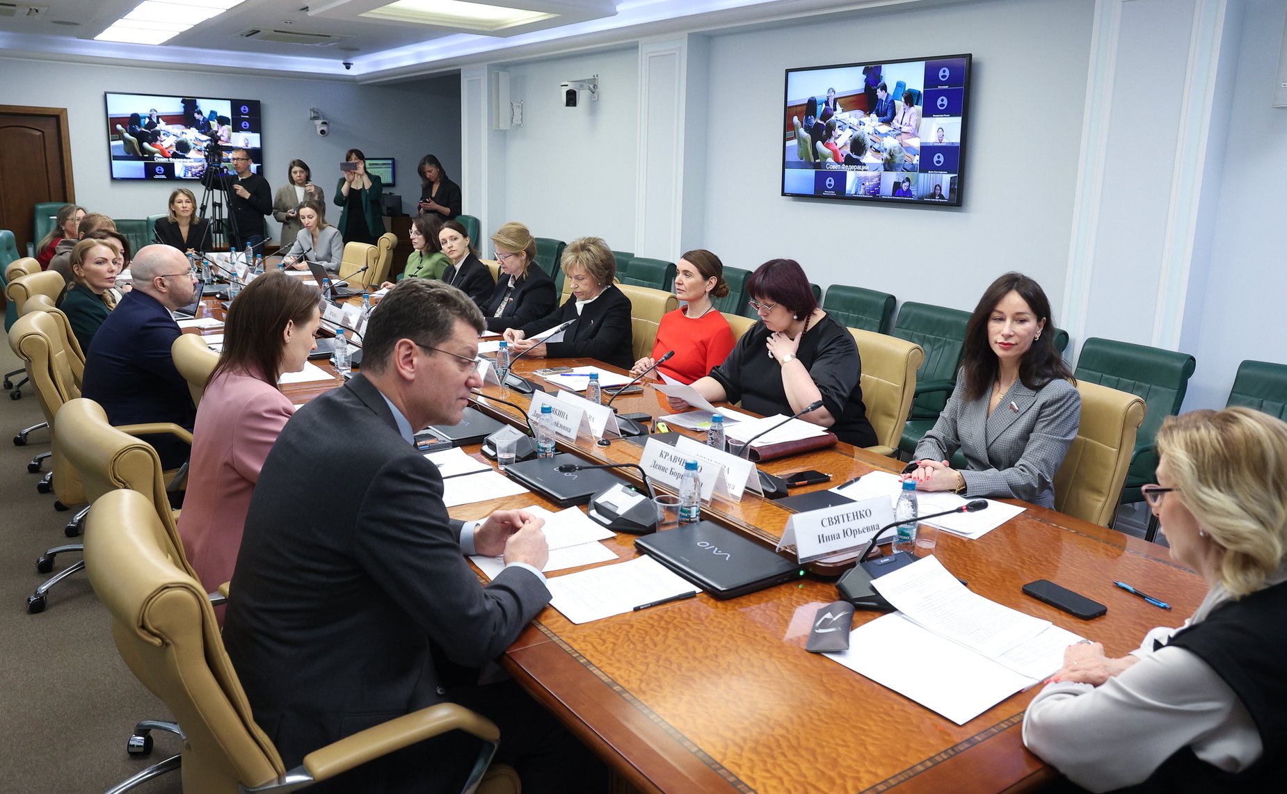 Круглый стол на тему «Индустрия красоты как драйвер развития креативной экономики. Продвижение национальной идентичности и развитие инноваций»