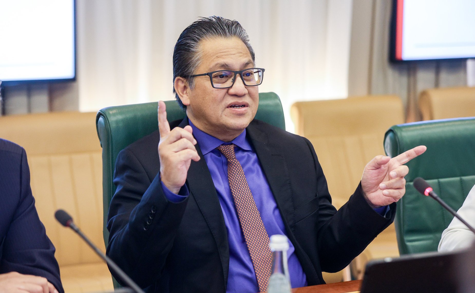 Григорий Карасин провел встречу с заместителем Председателя Сената Парламента Малайзии Нуром Джазланом Мохамедом